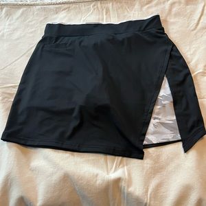 Women’s Golf Skort.